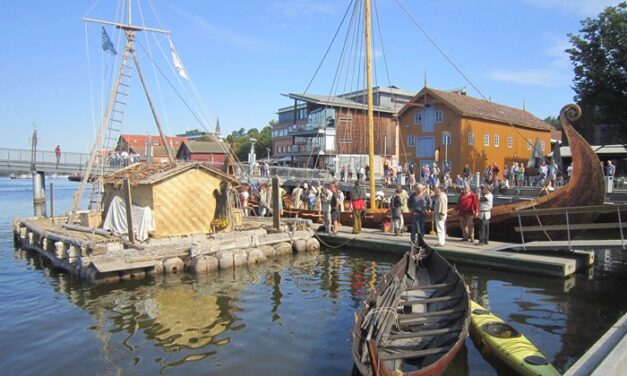 Kopien av «Kon-Tiki» på besøk i Tønsberg