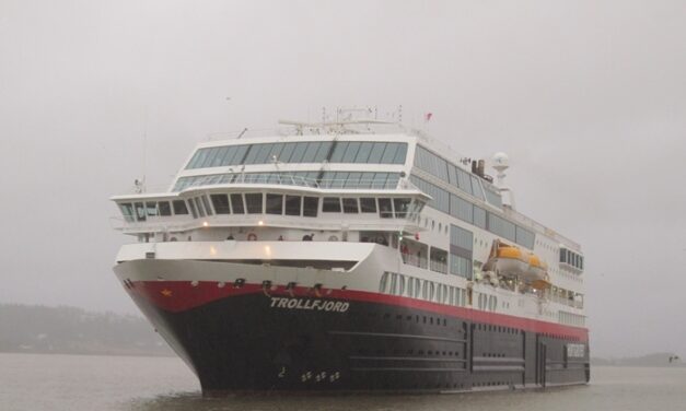 MS «Trollfjord» på snarvisitt i Tønsberg